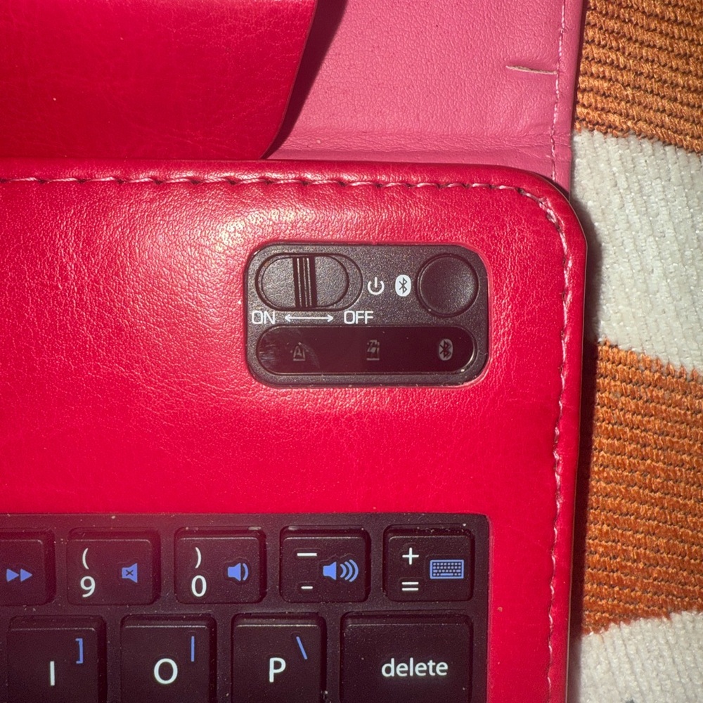 Wireless Bluetooth Tablet Keyboard with Red Case - Picture 3 of 4